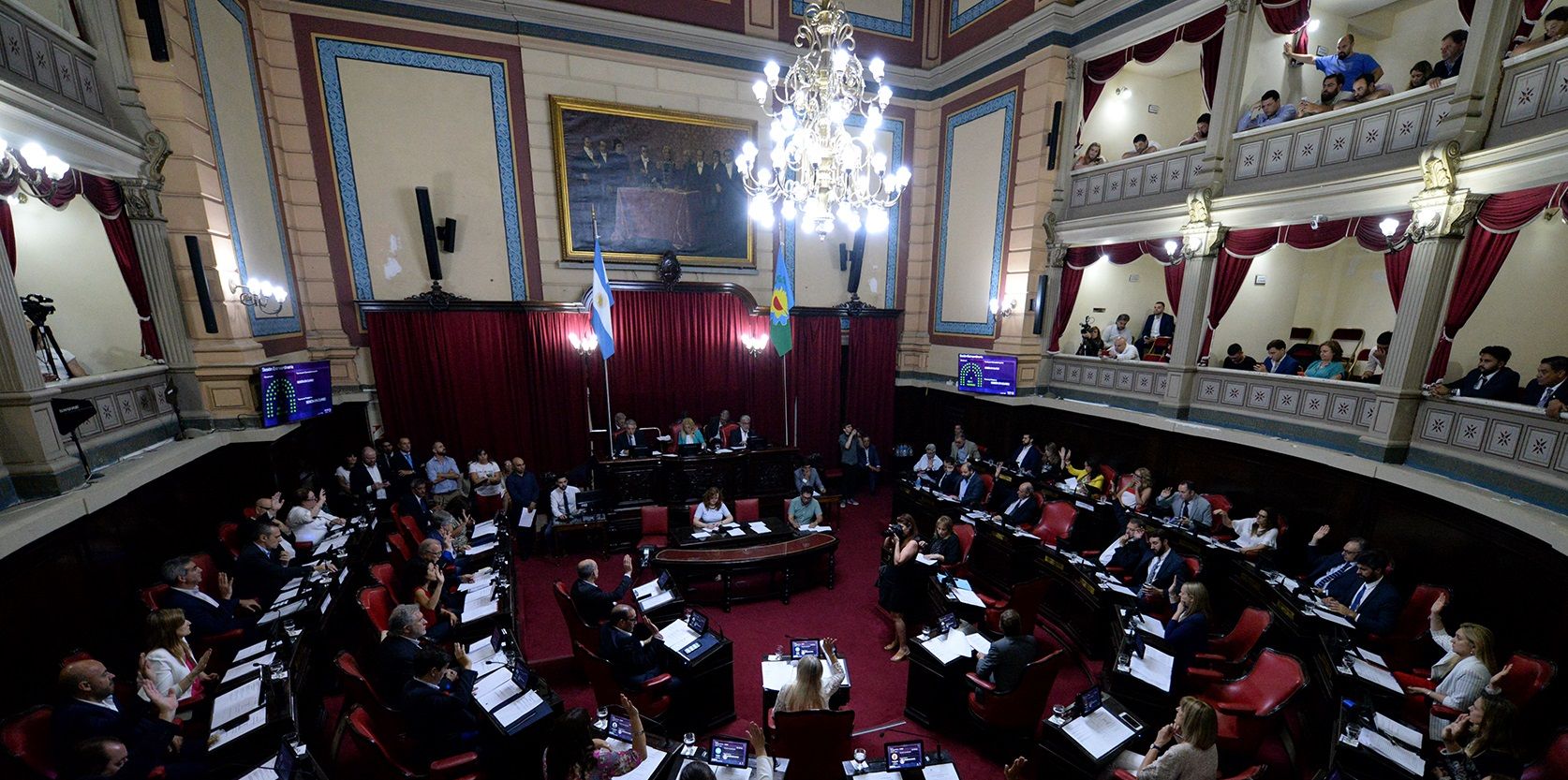 SENADO PROVINCIAL: JURAS Y LICENCIAS
