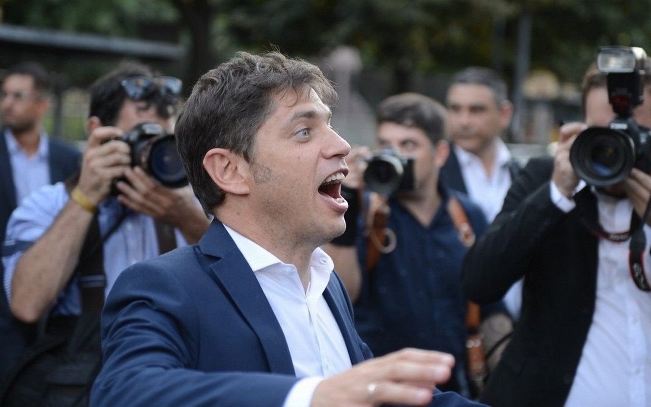 Milei cita, Kicillof reza 